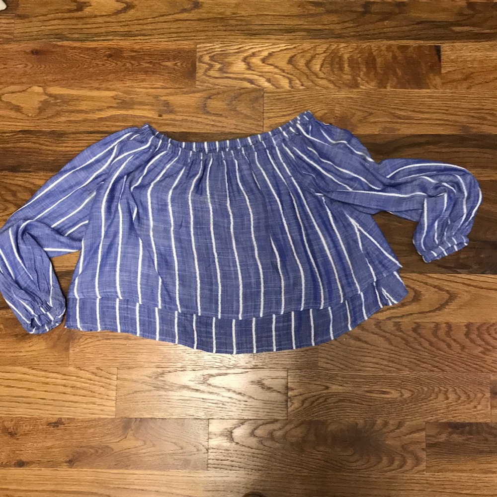 Off the Shoulder Crop top!